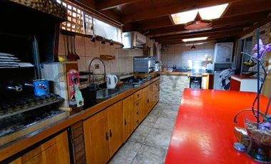 Se Vende Casa con Local Comercial, Rojas Magallanes La Florida