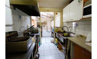 Se Vende Casa con Local Comercial, Rojas Magallanes La Florida