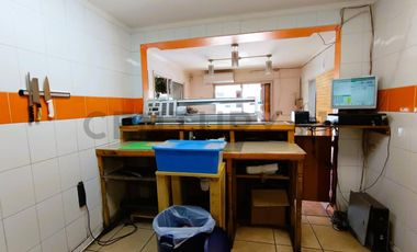 Se Vende Casa con Local Comercial, Rojas Magallanes La Florida