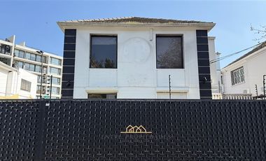 Casa en arriendo de 5 dorm. en Providencia