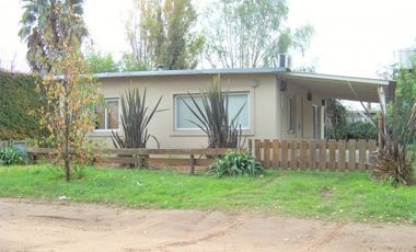 CASA DE 2 DORMITORIOS EN BARRIO LA FERIA - EN VENTA