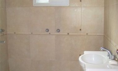 CASA DE 2 DORMITORIOS EN BARRIO LA FERIA - EN VENTA