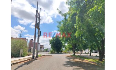📍 Ubicación: Urbanización Corales, Departamento N° 202, Mz M – Segundo Piso
📏 Área total: 101.51 m²

Descubre este hermoso departamento con excelen
