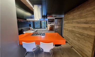 Casa 4 ambientes de corte moderno. Zona San Jerónimo