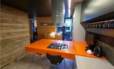 Casa 4 ambientes de corte moderno. Zona San Jerónimo