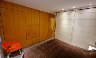 Casa 4 ambientes de corte moderno. Zona San Jerónimo