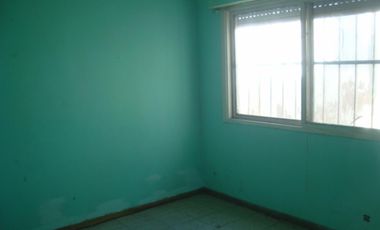 BURZACO: CASA C/GARAGE PARA 2 AUTOS, CON PARQUE * APTA CREDITO *