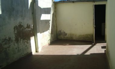 BURZACO: CASA C/GARAGE PARA 2 AUTOS, CON PARQUE * APTA CREDITO *