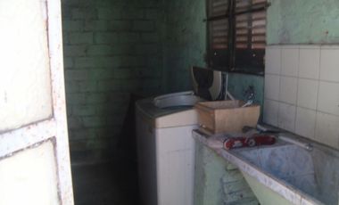 BURZACO: CASA C/GARAGE PARA 2 AUTOS, CON PARQUE * APTA CREDITO *