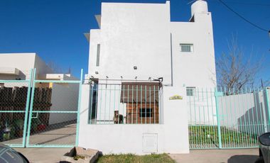 Casa en venta - 2 dormitorios 2 baños - Cochera - 230mts2 - Villa Elisa, La Plata