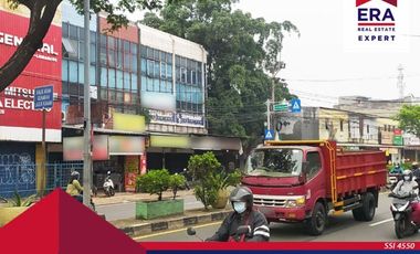 Disewakan Ruko 3 Lantai Letak Strategis