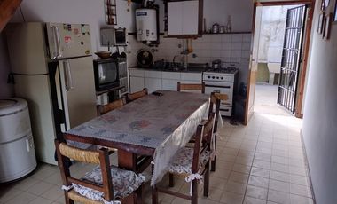 LATORRE PROP. VENDE CHALET DE 3 AMBIENTES A METROS DE AVENIDA BELTRAN