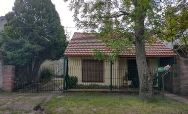 LATORRE PROP. VENDE CHALET DE 3 AMBIENTES A METROS DE AVENIDA BELTRAN