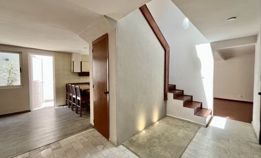 CASA EN RENTA DENTRO DE PRIVADA COL. TEQUISQUIAPAN