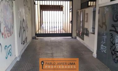 Excelente Cochera en edificio en CASEROS