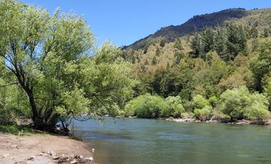 Campo 20.91 ha. borde río Bio Bio,  en Lonquimay