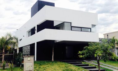 Casa 5 ambientes en venta en  Nuevo Quilmes