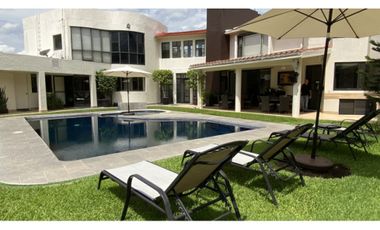 CASA DE LUJO EN VENTA EN FRACC. BURGOS DE CUERNAVACA