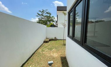 Rumah Cantik Dalam Perum di Selatan Jl. Wonosari, 2 Lantai