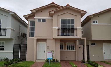 Venta de Casa Modelo Acuarela en la Urb. Casa Laguna, Samborondon, C.C.Dorado y Plaza Batan