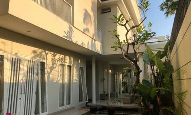 Rumah mewah di deltasari regency , waru sidoarjo