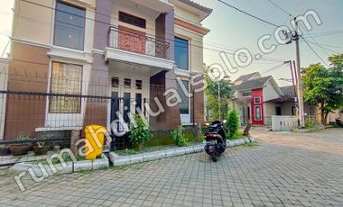 rumah 2 lanatai dekat lor in