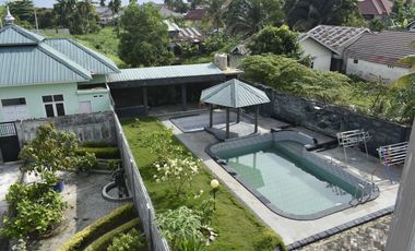 DI JUAL CEPAT RUMAH MEWAH + INTERIOR +KOLAM RENANG DI JL SIMPANG TIGA
