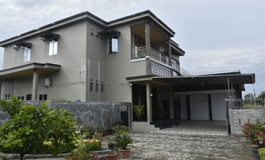 DI JUAL CEPAT RUMAH MEWAH + INTERIOR +KOLAM RENANG DI JL SIMPANG TIGA