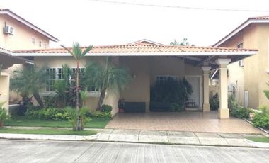 SE VENDE CASA EN BRISAS DEL GOLF
