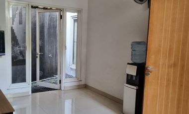 Rumah  di Kebayoran Baru, Jual Murah Kawasan Elite & Strategis. Dekat kemana-mana (Pasar Santa, Blok M & Mampang)