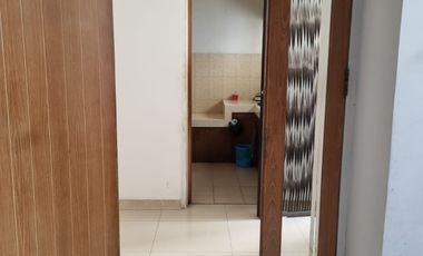 Rumah  di Kebayoran Baru, Jual Murah Kawasan Elite & Strategis. Dekat kemana-mana (Pasar Santa, Blok M & Mampang)