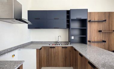 Casa en venta 3 recámaras frente a jardín!