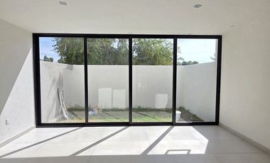 Casa en venta 3 recámaras frente a jardín!
