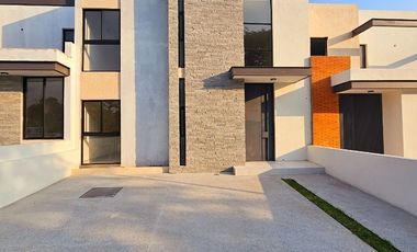 Casa en venta 3 recámaras frente a jardín!