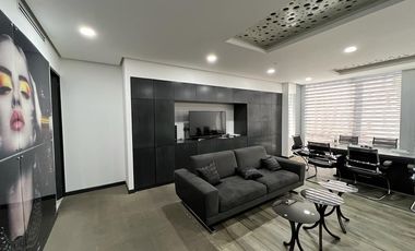 SE RENTA OFICINA EQUIPADA Y AMUEBLADA CORPORATIVO LOMAS DE ANGELOPOLIS