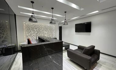 SE RENTA OFICINA EQUIPADA Y AMUEBLADA CORPORATIVO LOMAS DE ANGELOPOLIS