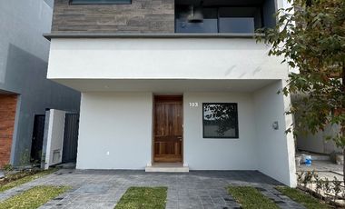 Linda casa en Parques Vallarta dentro de coto