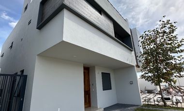 Linda casa en Parques Vallarta dentro de coto