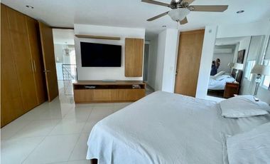 CASA EN EXCLUSIVO CONJUNTO CERRADO FRENTE AL MAR