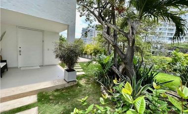 CASA EN EXCLUSIVO CONJUNTO CERRADO FRENTE AL MAR
