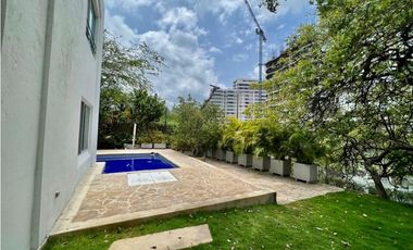 CASA EN EXCLUSIVO CONJUNTO CERRADO FRENTE AL MAR
