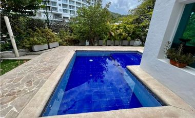 CASA EN EXCLUSIVO CONJUNTO CERRADO FRENTE AL MAR
