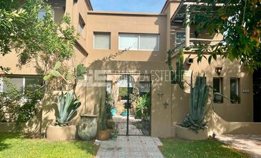 D. Esteche Realty & Home. Campo Grande Casa con  detalles mexicanos