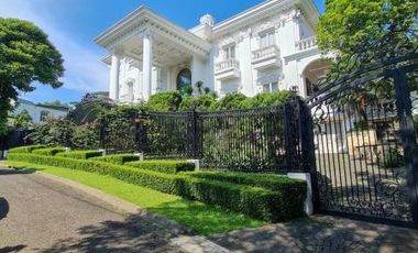 DIJUAL RUMAH LUXURIOUS EUROPEAN CLASSIC NORTRIDGE GOLF SENTUL CITY