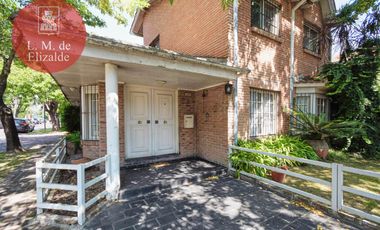 Julian Navarro y Hudson - Casa en Venta c/jardin y pileta - Beccar