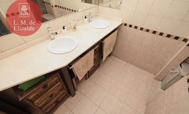 Julian Navarro y Hudson - Casa en Venta c/jardin y pileta - Beccar