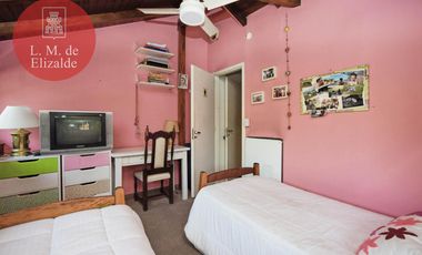 Julian Navarro y Hudson - Casa en Venta c/jardin y pileta - Beccar