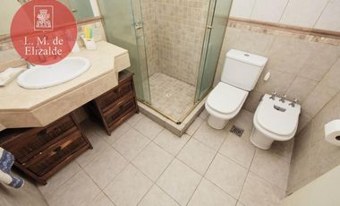 Julian Navarro y Hudson - Casa en Venta c/jardin y pileta - Beccar