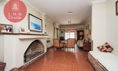 Julian Navarro y Hudson - Casa en Venta c/jardin y pileta - Beccar