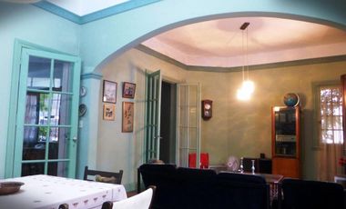 Residencia de estilo a 2 cuadras de Libertador, excelente ubicacion